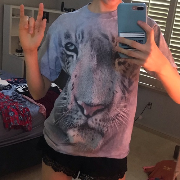 belk Other - Spirit animal white tiger shirt!!🐯